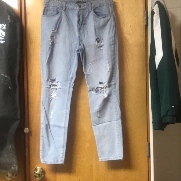 Distressed mom jeans - Picture 1 of 2